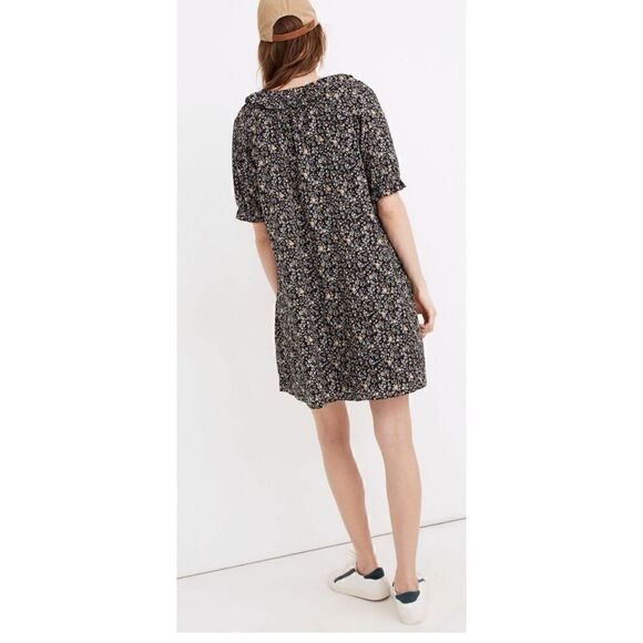 Madewell Ruffle Button-Front
Trapeze Dress in Folkmagic size XS - Picture 2 of 7